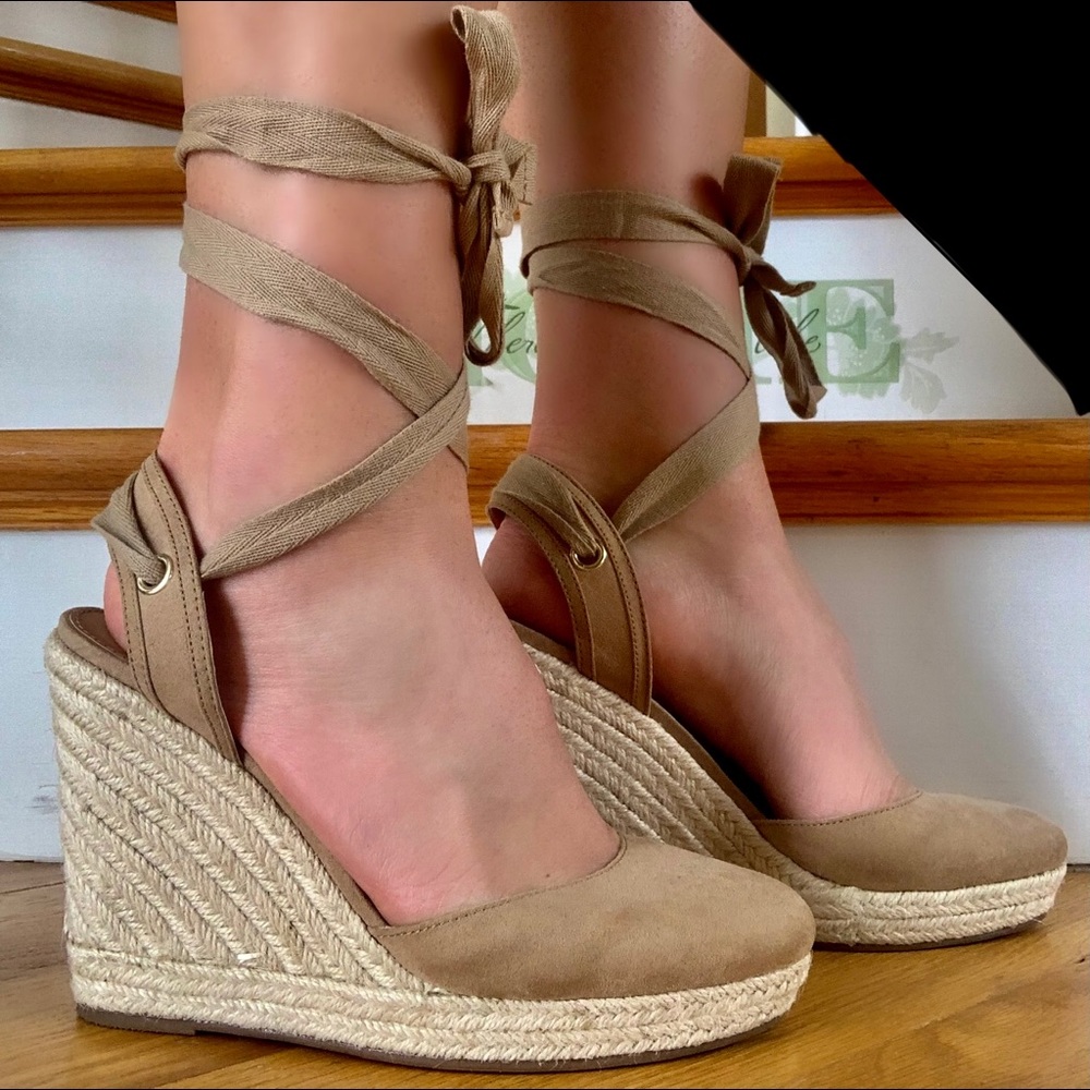 EXPRESS tie up sandals